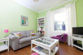 Bright and Modern Causewayside Apartment